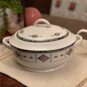 Studio Nova Adirondack 2 Quart Round Covered Casserole Dish with Lid Handles NEW